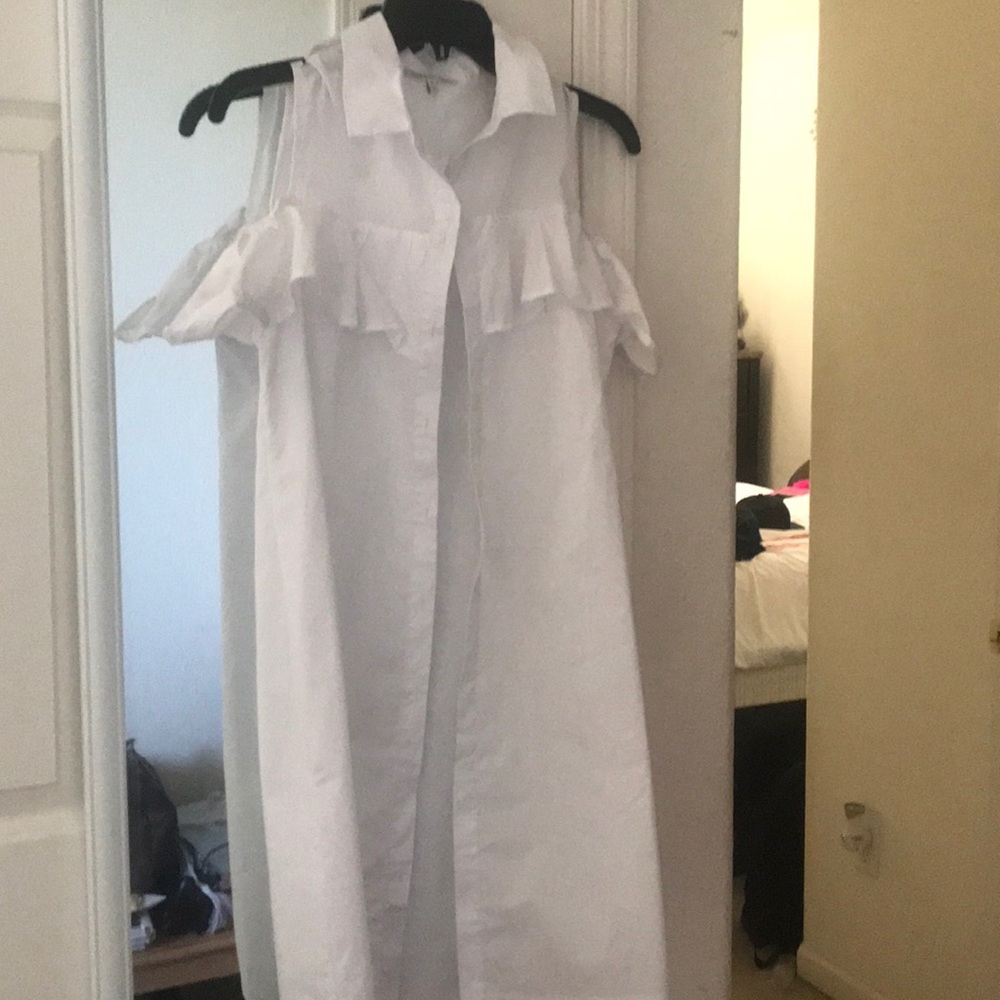 White off the shoulder shirt dress💐